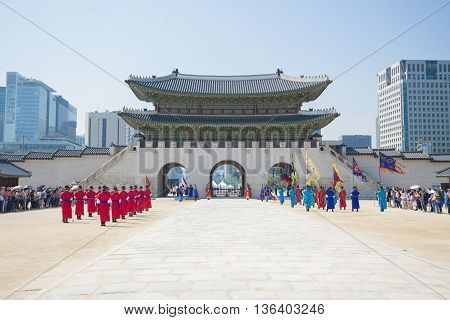 SEOULSouth Korea - MAY 22: Changing of the Royal guard ceremony at the Gwanghwamun main Gate of Gyeongbokgung Palace. MAY 22 2016 in Seoul South Korea