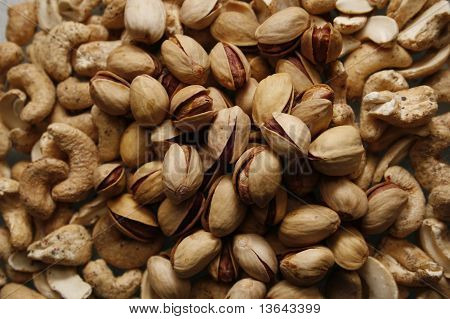 pistachios และมะม่วงหิมพานต์