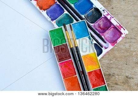 Old and used watercolor paintbox for drawing