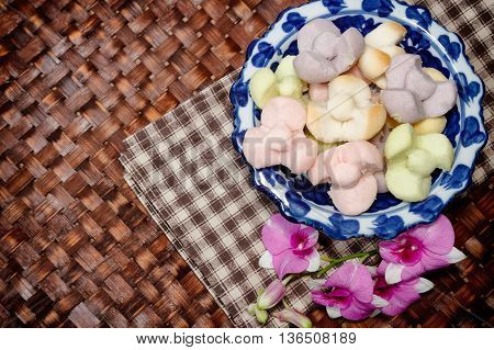 Thai Shortbread Cookies ( Khanom Kleeb Lamduan )