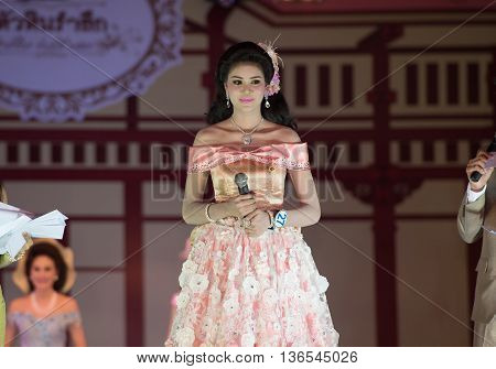 Huahin Thailand-29Apr,2016:the Pageant Miss Huahin 2016,clothing Retro Style. On Remembrance Day Hua