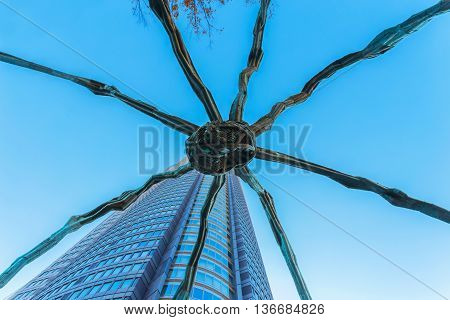 Tokyo, Japan - November 28 2015: Maman - A Spider Sculpture By Louise Bourgeois, Situated At The Bas