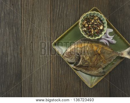 fried black pomfret with chili and sauce