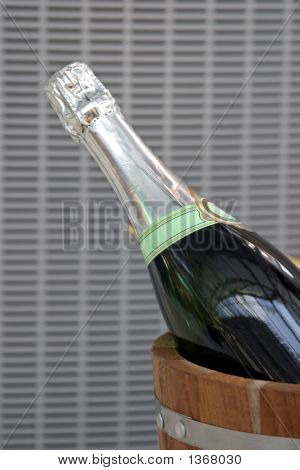Champagne no balde de madeira