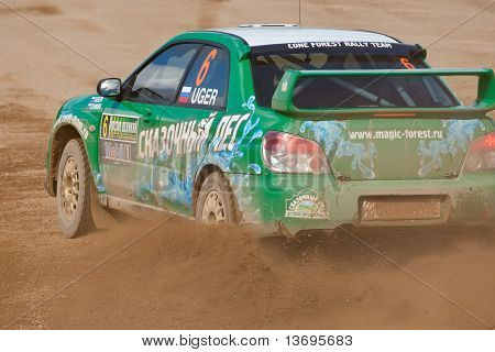 Rostov, Rusko - září 05: Uriy Volkov řídí auto Subaru Impreza během Rostov Velikiy Rusko