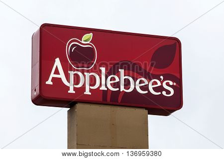 DALLAS Tx USA - APR 17 2016: Applebees restaurant sign and logo. Applebees is an american grill bar and restaurant chain