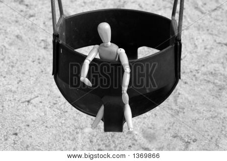 Mannequin sur une balançoire