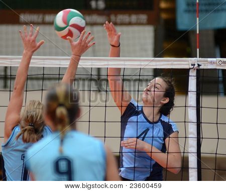 KAPOSVAR, Ungheria - 11 settembre: Petra Horvath (R) in azione presso la donna ungherese NB I. League vo
