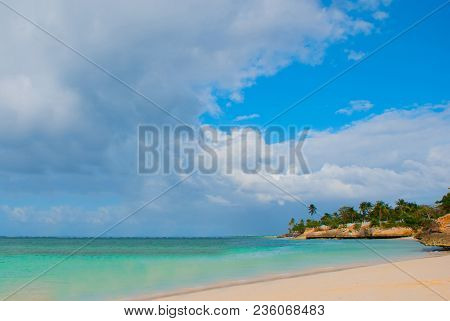 Cuba, Holguin: Beach Guardalavaca - Middle Caribbean Sea And Coast. Paradise Landscape.