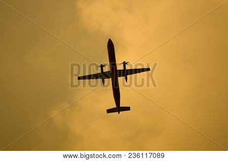 Hs-dqg Bombardier Q400 Nextgen Of Nokair.