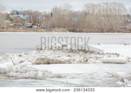 Ice Drift. The Ice Has Started On The River. The Ice Is Swimming On The River.