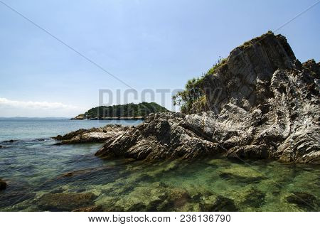 Hidden Beauty Of Kapas Island Located In Terenganu, Malaysia At Sunny Day. Blue Sky And Clear Sea Wa