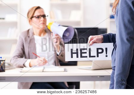 Angry boss dismissing employee for bad underperformance