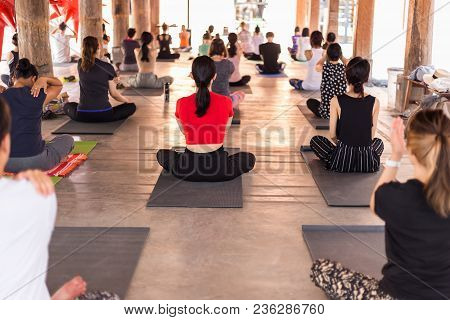 Group Of People Gathering To Practic Yoga At A Commuinity Place, Healthy Lifestyle