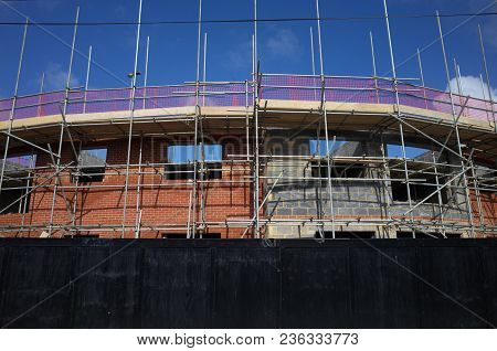 Bracknell, England - April 16, 2018: Scaffolding On The Outside Of An Apartment Block Of New Homes U