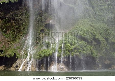 Spadek ten jest nazywany choinki, w kanionie sumidero, Chiapas Mexico