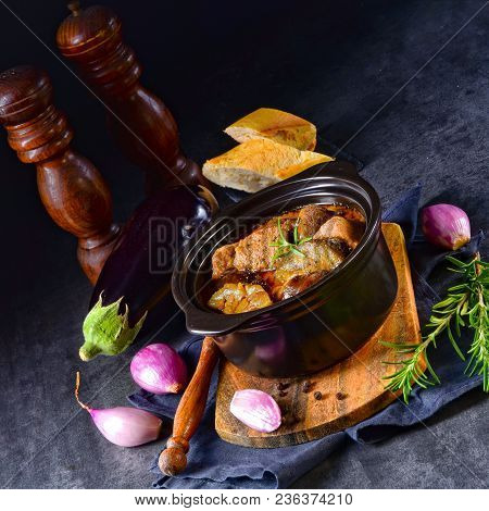 Eggplant Casserole - (melitzanes Me Kreas Sti Katsarola)