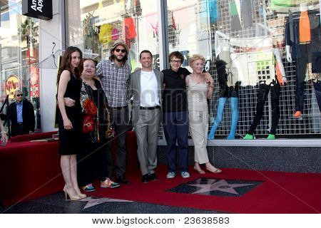 LOS ANGELES - SEP 19: To & et halvt mænd stemmer på Jon Cryer Hollywood Walk of Fame stjerne Ceremony en