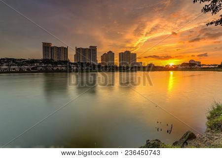 Beautiful Landscape Abstract Citybackground And The Light Of Sun Reflection Building On Water.panora