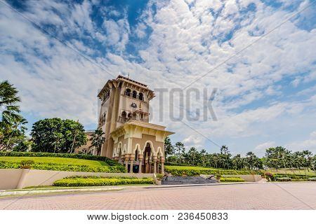 Johor Bahru, Malaysia - August 3Rd , 2017 :kota Iskandar Main Building. Kota Iskandar Is An Administ
