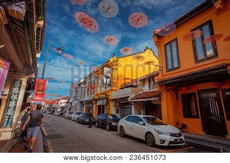 Malacca, Malaysia - Feb 20 , 2017: Jonker Street Is The Centre Street Of Chinatown In Malacca