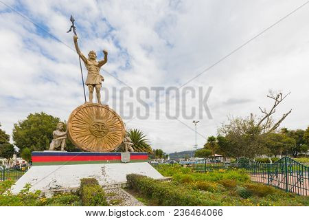 Otavalo Quito April 2018 This Statue Represents General Ruminahui  Known For His Battles Again The P