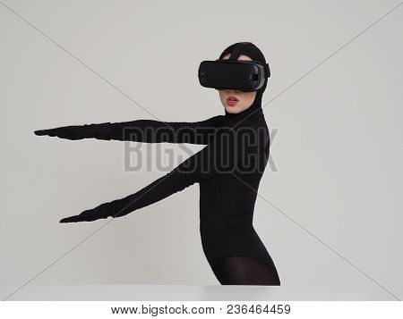 Vr Posing And Showing Off Of A Woman In Black Suit. Experiencing The Virtual Reality Helmet. Hi-tech