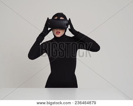 An Excited Girl Experiencing The Virtual Reality In The Vr Headset. Hi-tech Gadgets For Geeks And Te
