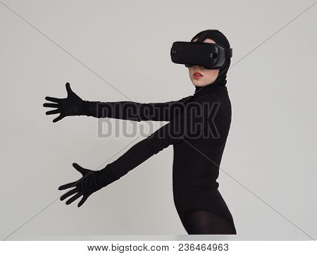 Vr Posing And Showing Off Of A Woman In Black Suit. Experiencing The Virtual Reality Helmet. Hi-tech