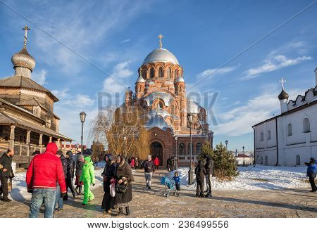 Sviyazhsk, Russia - January 05, 2018: People Go To The Temple On Christmas Eve. Saint John The Bapti