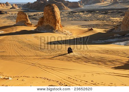 Sahara, silnice v poušti