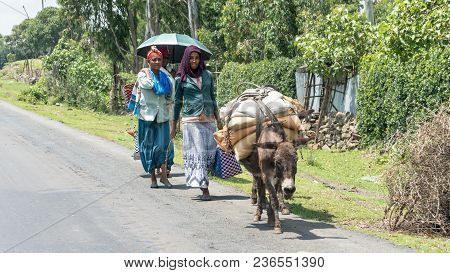Omo, Ethiopia - September 2017: Unidentified Ethiopian People Walking Along The Road. People In Ethi
