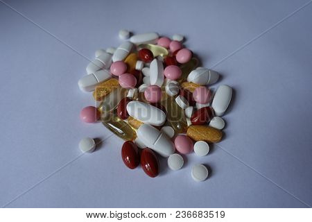 Multivitamins, Calcium, Vitamin K, Fish Oil, Lutein, Xylitol Pills