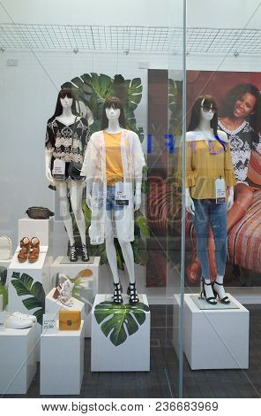 Bracknell, England - April 18, 2018: Window Display Of Spring And Summer Fashion Clothing For Women 