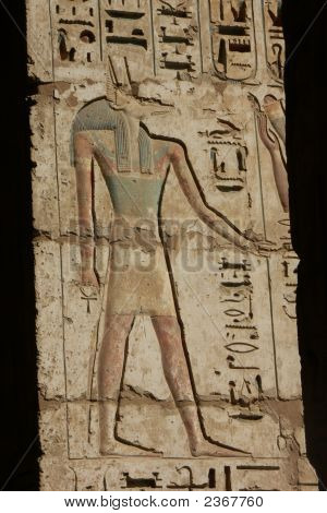 Hieroglyfy v Habu Tempel Luxor
