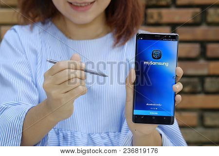 Chiang Mai,thailand - Feb 22,2018 :new Samsung Galaxy Note 8 On Woman Hands And Smile On The Face,sa