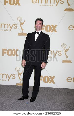 LOS ANGELES - SEP 18 : Jon Hamm dans la salle de presse à la 63e cérémonie des Primetime Emmy Awards au Nokia Theater