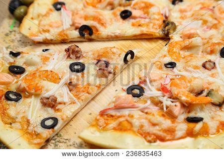 Pizza Thin Olive Shrimp Crabs On A Wooden Stand Macro Photography
