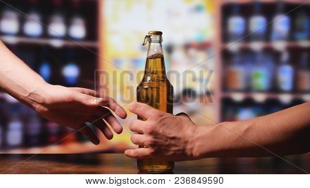 Fight For The Last Bottle Of Beer, Bar.