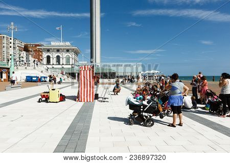 Brighton, United Kingdom - August 1, 2017: People Watching The Performance Of A Puppet Theater On Th