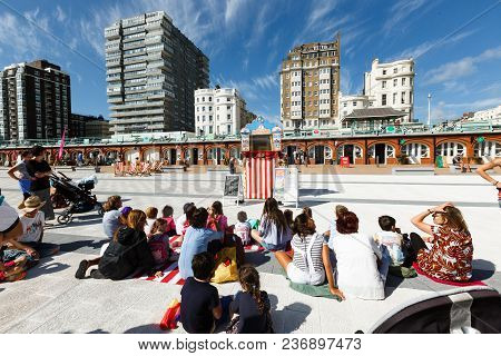 Brighton, United Kingdom - August 1, 2017: People Watching The Performance Of A Puppet Theater On Th