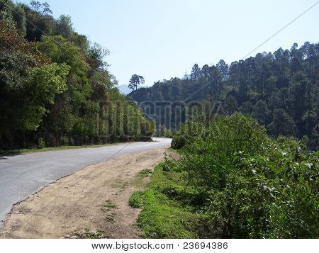 Toli eş, Azad Keşmir, Pakistan doğru yol