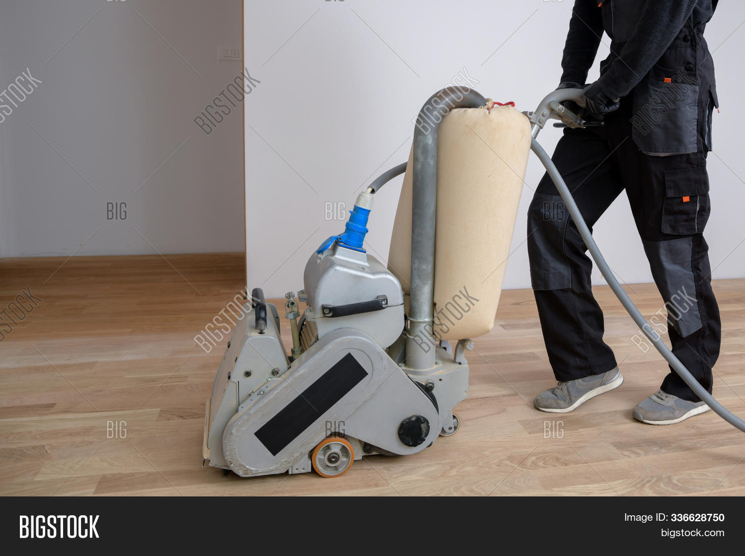 Imagen y foto Scraping Hardwood (prueba gratis) Bigstock