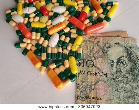 Czech Banknote Of 100 Korun, Capsules And Medicine Pills