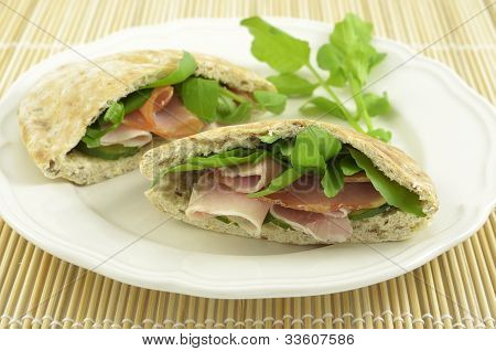 Kinkku ja vesikrassi Pita