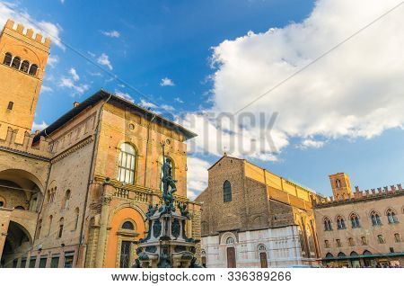 Neptune Fountain Fontana Del Nettuno, Palazzo Re Enzo Palace And Basilica Di San Petronio Church Bui