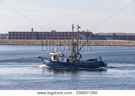 New Bedford, Massachusetts, Usa - November 25, 2019: Clammer Silverfox Crossing New Bedford Outer Ha