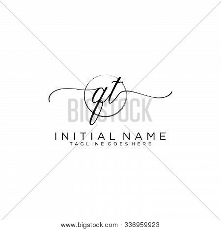 Qt Initial Handwriting Logo With Circle Template Vector.