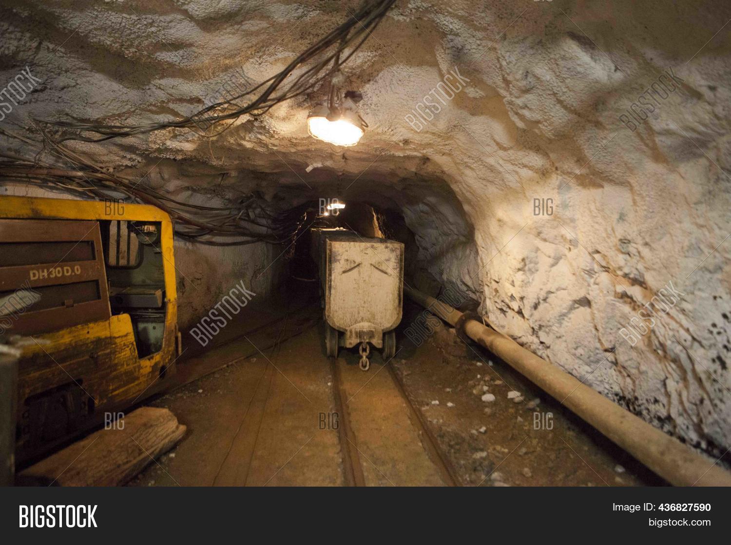 Hutch Cart Raw Image & Photo (Free Trial) Bigstock