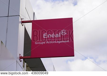 Bordeaux , Aquitaine  France - 10 10 2021 : Action Logement Eneal Logo Brand And Sign Text Financial